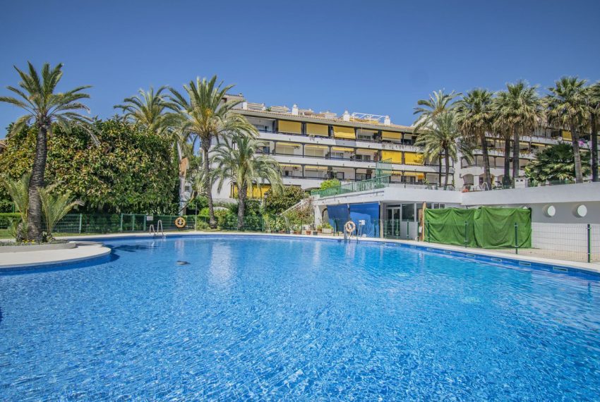 R5330335-Apartment-For-Sale-The-Golden-Mile-Top-Floor-Apartment-2-Beds-91-Built-1