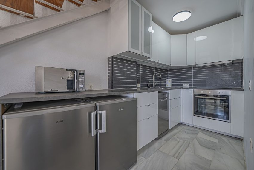 R5330335-Apartment-For-Sale-The-Golden-Mile-Top-Floor-Apartment-2-Beds-91-Built-12