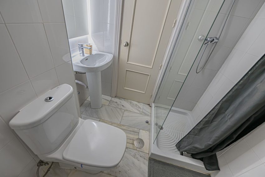 R5330335-Apartment-For-Sale-The-Golden-Mile-Top-Floor-Apartment-2-Beds-91-Built-15