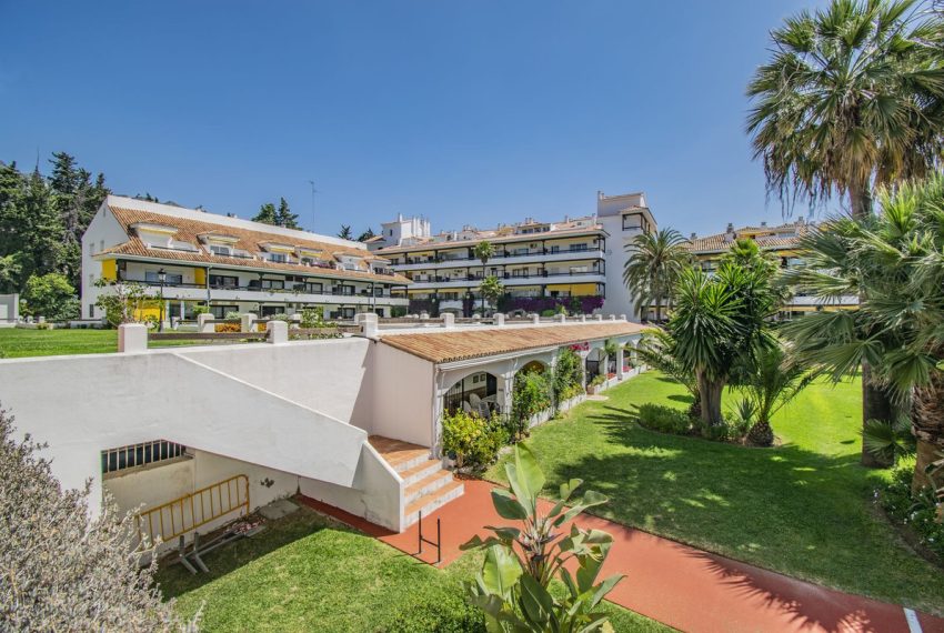 R5330335-Apartment-For-Sale-The-Golden-Mile-Top-Floor-Apartment-2-Beds-91-Built-18