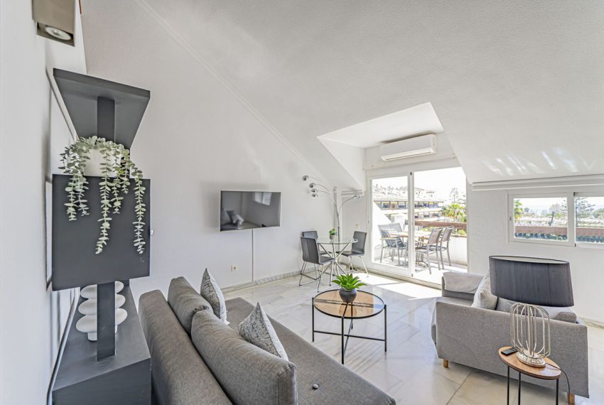 R5330335-Apartment-For-Sale-The-Golden-Mile-Top-Floor-Apartment-2-Beds-91-Built-4