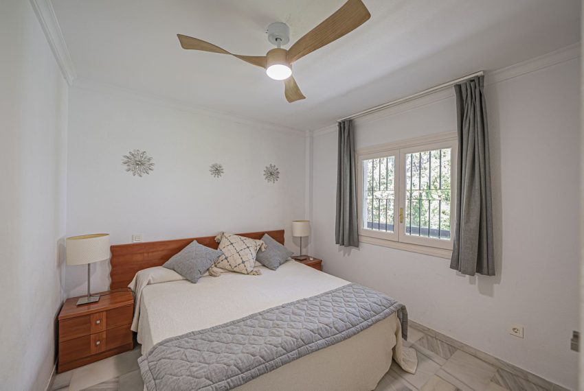 R5330335-Apartment-For-Sale-The-Golden-Mile-Top-Floor-Apartment-2-Beds-91-Built-6