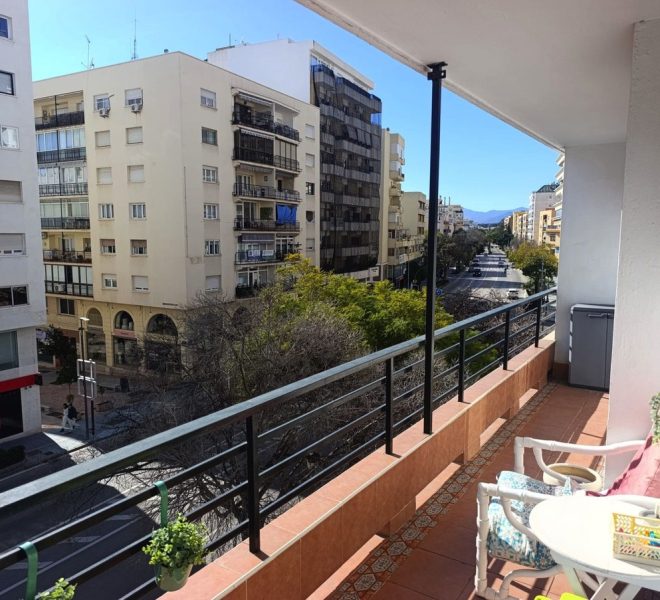 R5332687-Image 1-Middle Floor Apartment - 4 Beds - 160 Built