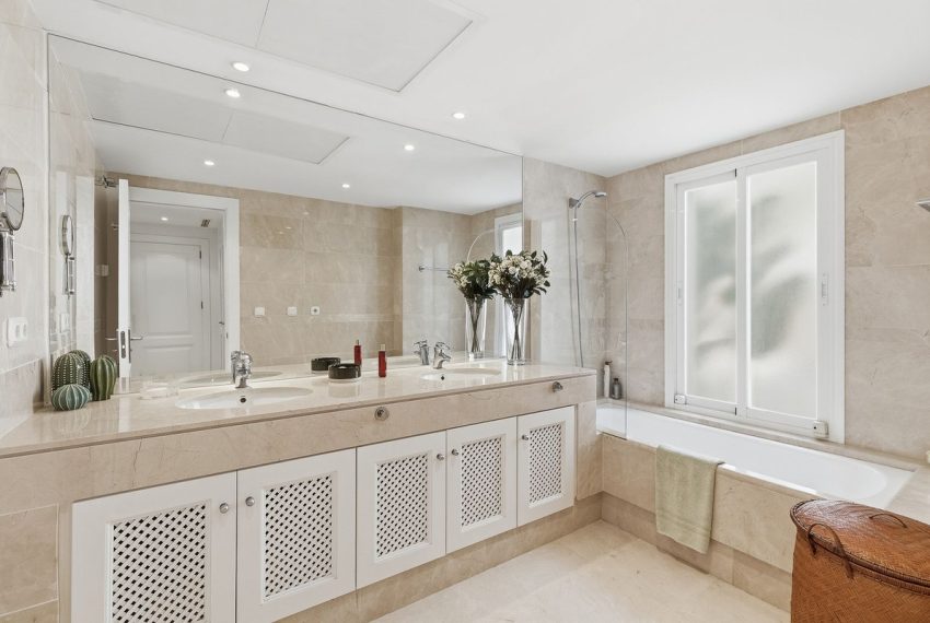 R5332888-Apartment-For-Sale-Nueva-Andalucia-Ground-Floor-Apartment-3-Beds-150-Built-2