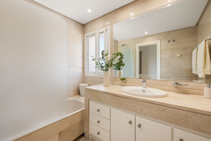 R5335552-Apartment-For-Sale-Estepona-Penthouse-2-Beds-123-Built-9