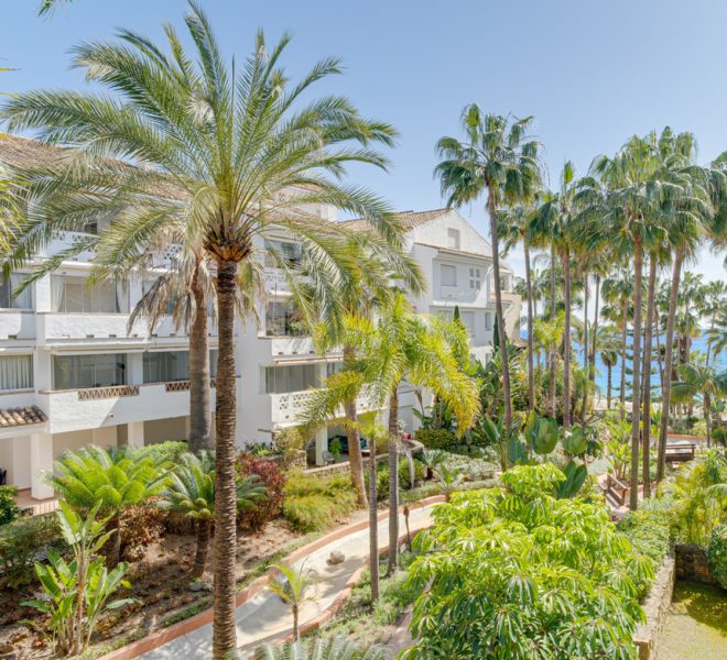 R5337499-Image 1-Middle Floor Apartment - 3 Beds - 190 Built