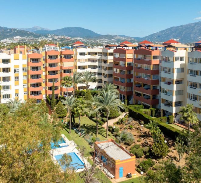 R5338009-Image 1-Penthouse - 2 Beds - 135 Built