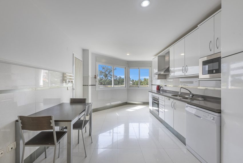 R5342575-Apartment-For-Sale-The-Golden-Mile-Middle-Floor-Apartment-2-Beds-151-Built-13