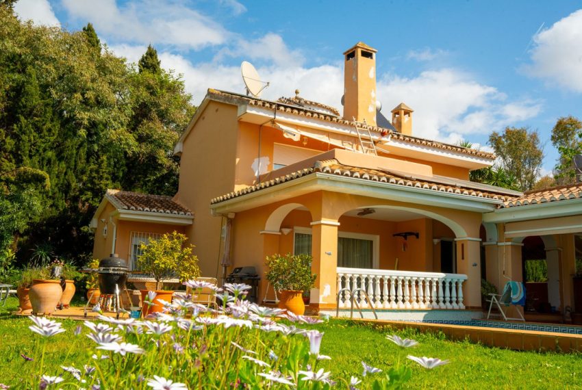 R5346391-House-For-Sale-Elviria-Detached-Villa-4-Beds-371-Built-1