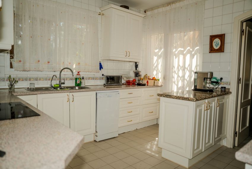 R5346391-House-For-Sale-Elviria-Detached-Villa-4-Beds-371-Built-12