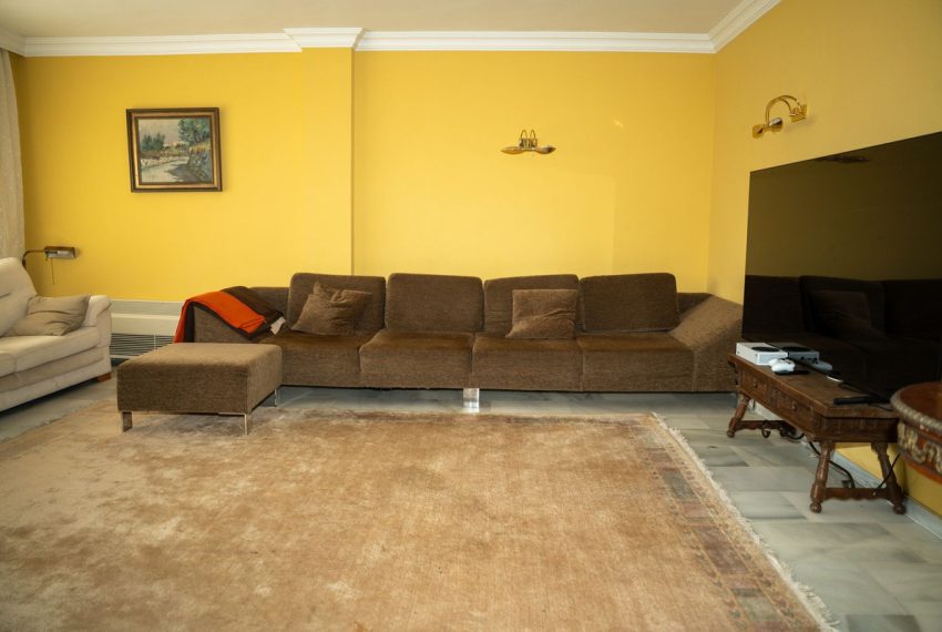 R5346391-House-For-Sale-Elviria-Detached-Villa-4-Beds-371-Built-14