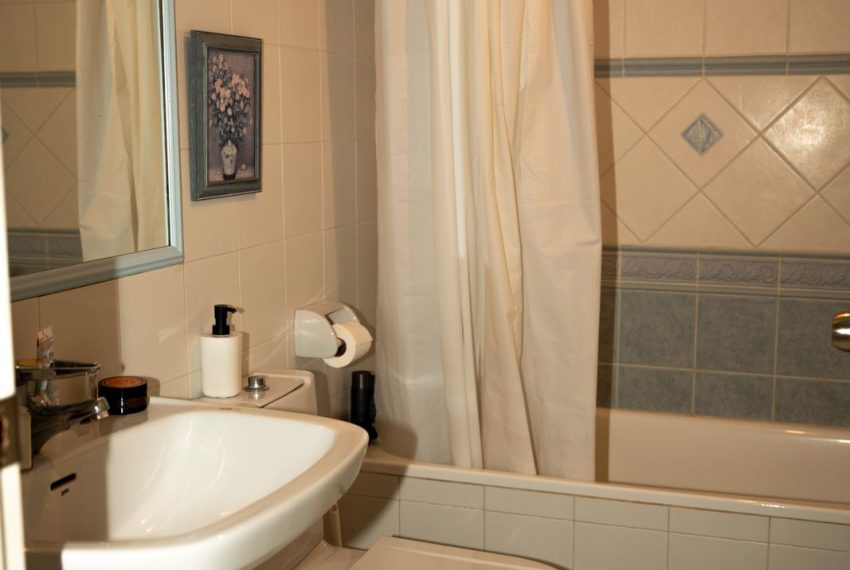 R5346391-House-For-Sale-Elviria-Detached-Villa-4-Beds-371-Built-16