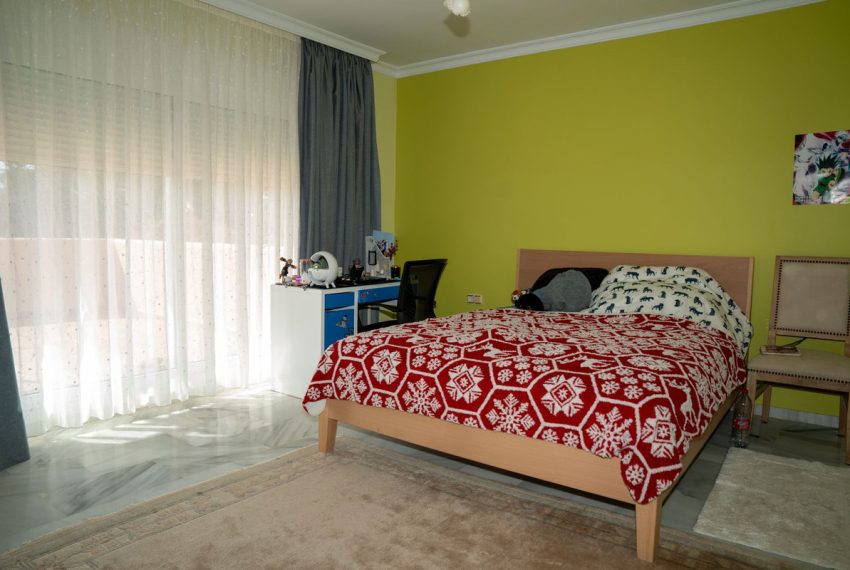 R5346391-House-For-Sale-Elviria-Detached-Villa-4-Beds-371-Built-6