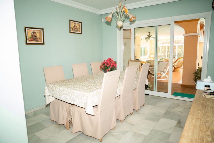 R5346391-House-For-Sale-Elviria-Detached-Villa-4-Beds-371-Built-9