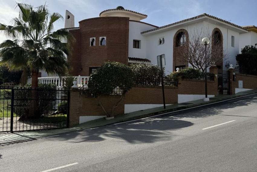 R5346406-House-For-Sale-Mijas-Costa-Detached-Villa-7-Beds-400-Built-1