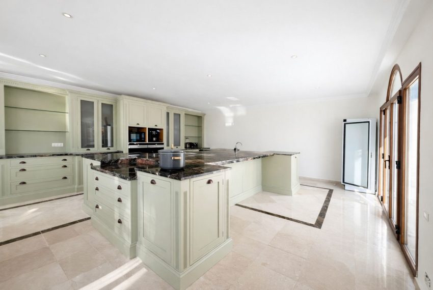 R5346490-House-For-Sale-Benahavis-Detached-Villa-7-Beds-876-Built-12