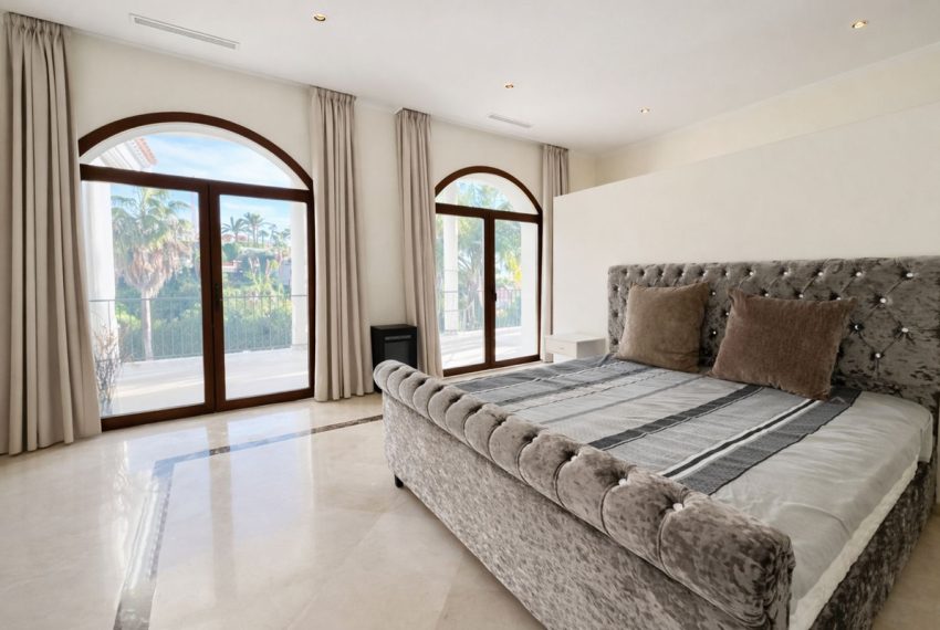R5346490-House-For-Sale-Benahavis-Detached-Villa-7-Beds-876-Built-3