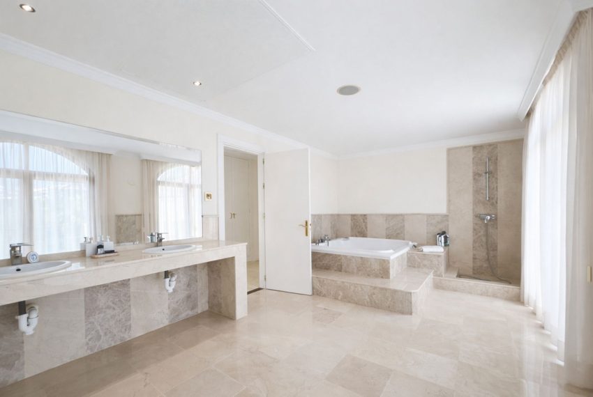 R5346490-House-For-Sale-Benahavis-Detached-Villa-7-Beds-876-Built-5