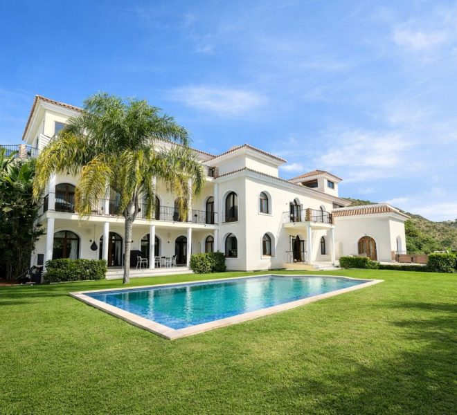 R5346490-Image 1-Detached Villa - 7 Beds - 876 Built