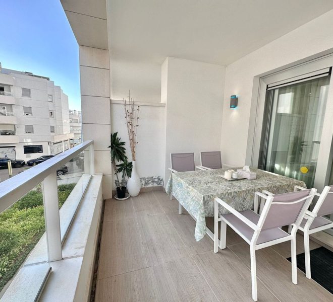 R5117017-Image 1-Middle Floor Apartment - 3 Beds - 104 Built