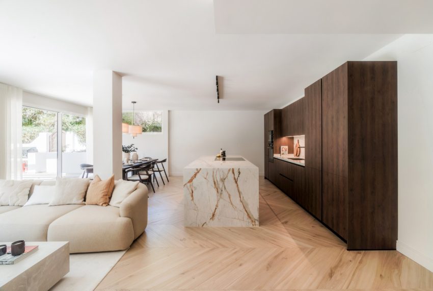 R5209594-Apartment-For-Sale-The-Golden-Mile-Ground-Floor-Apartment-4-Beds-229-Built-1