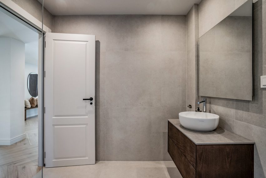 R5209594-Apartment-For-Sale-The-Golden-Mile-Ground-Floor-Apartment-4-Beds-229-Built-14