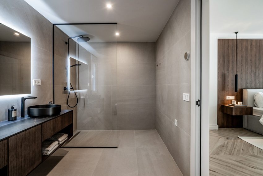 R5209594-Apartment-For-Sale-The-Golden-Mile-Ground-Floor-Apartment-4-Beds-229-Built-16