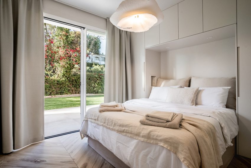 R5209594-Apartment-For-Sale-The-Golden-Mile-Ground-Floor-Apartment-4-Beds-229-Built-18