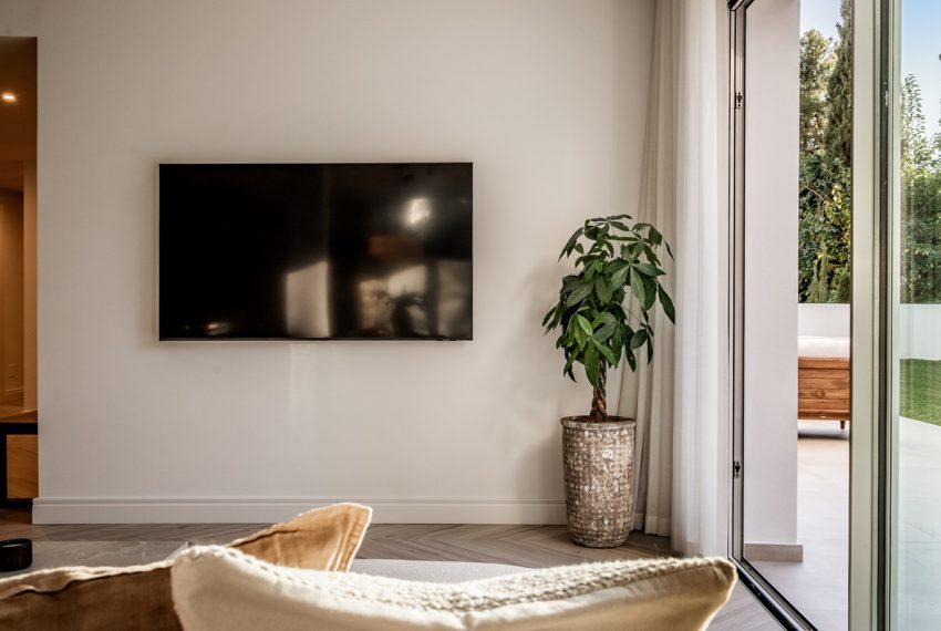 R5209594-Apartment-For-Sale-The-Golden-Mile-Ground-Floor-Apartment-4-Beds-229-Built-19