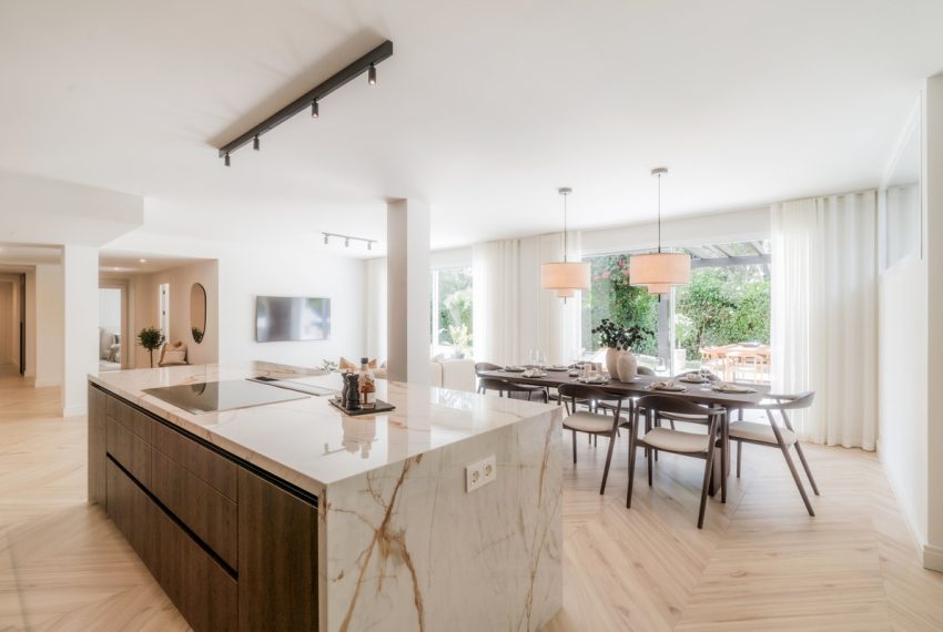 R5209594-Apartment-For-Sale-The-Golden-Mile-Ground-Floor-Apartment-4-Beds-229-Built-4