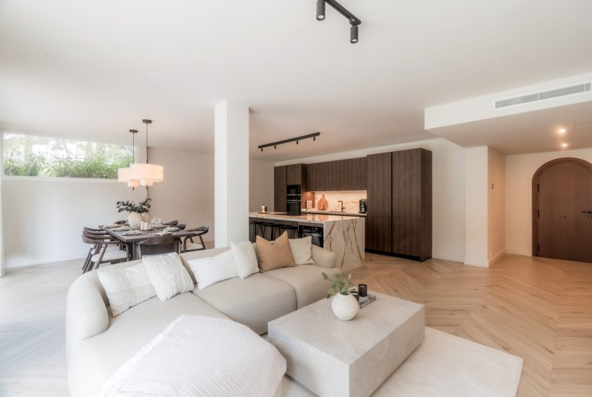 R5209594-Apartment-For-Sale-The-Golden-Mile-Ground-Floor-Apartment-4-Beds-229-Built-7