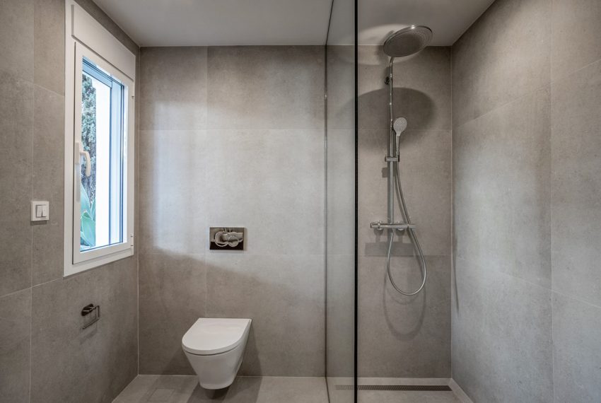 R5209594-Apartment-For-Sale-The-Golden-Mile-Ground-Floor-Apartment-4-Beds-229-Built-8
