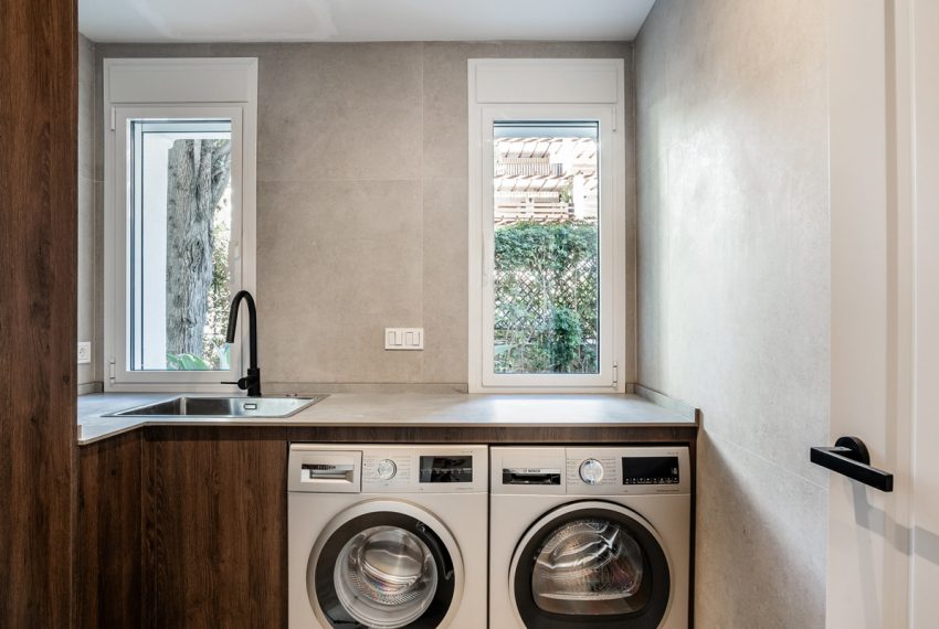 R5209594-Apartment-For-Sale-The-Golden-Mile-Ground-Floor-Apartment-4-Beds-229-Built-9