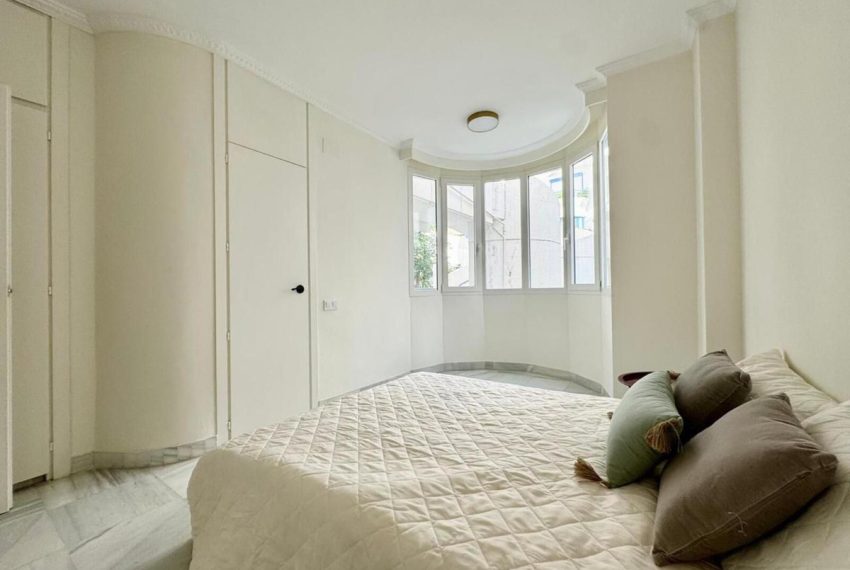 R5303302-Apartment-For-Sale-The-Golden-Mile-Duplex-2-Beds-116-Built-18