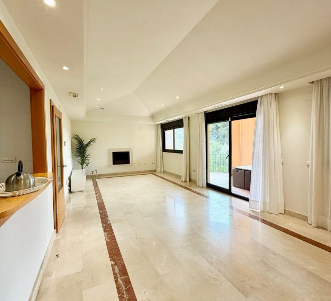 R5336557-Image 1-Top Floor Apartment - 4 Beds - 227 Built