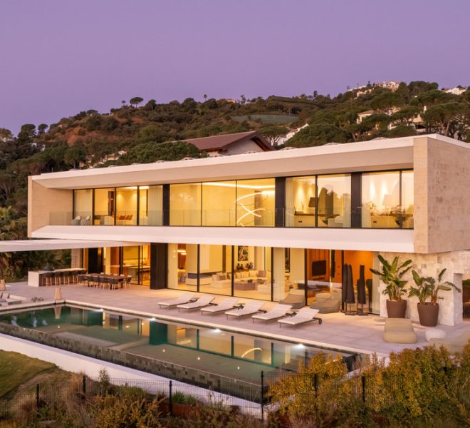 R5339458-Image 1-Detached Villa - 7 Beds - 1175 Built