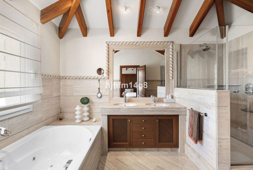 R5351119-Apartment-For-Sale-Nueva-Andalucia-Penthouse-Duplex-3-Beds-244-Built-10