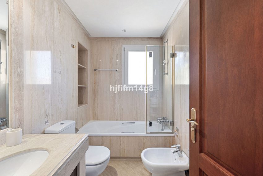 R5351119-Apartment-For-Sale-Nueva-Andalucia-Penthouse-Duplex-3-Beds-244-Built-14