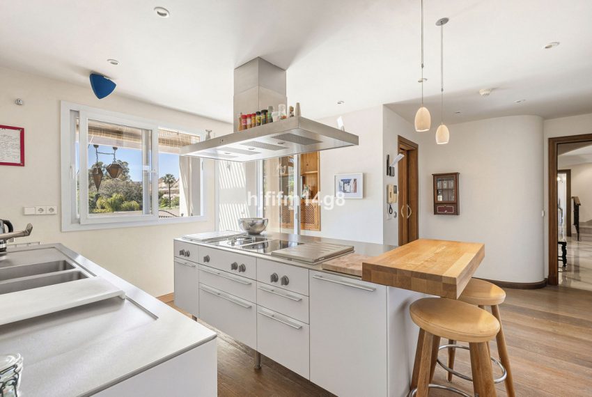 R5351119-Apartment-For-Sale-Nueva-Andalucia-Penthouse-Duplex-3-Beds-244-Built-7