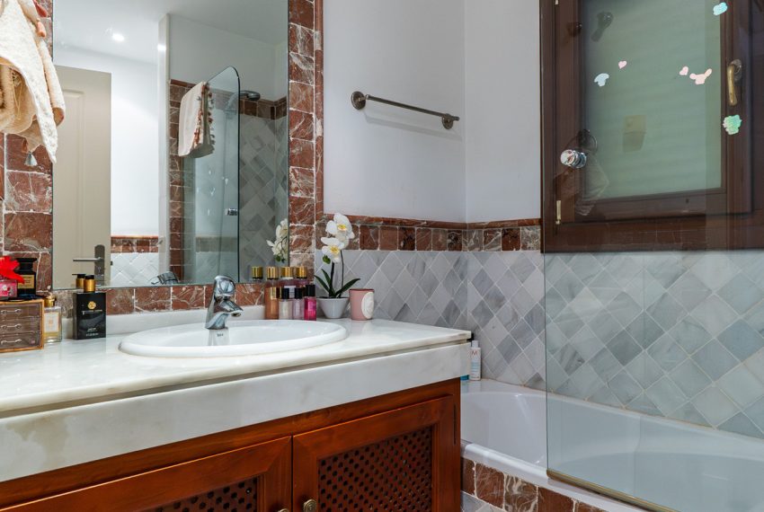 R5353000-Apartment-For-Sale-The-Golden-Mile-Ground-Floor-Apartment-2-Beds-244-Built-15