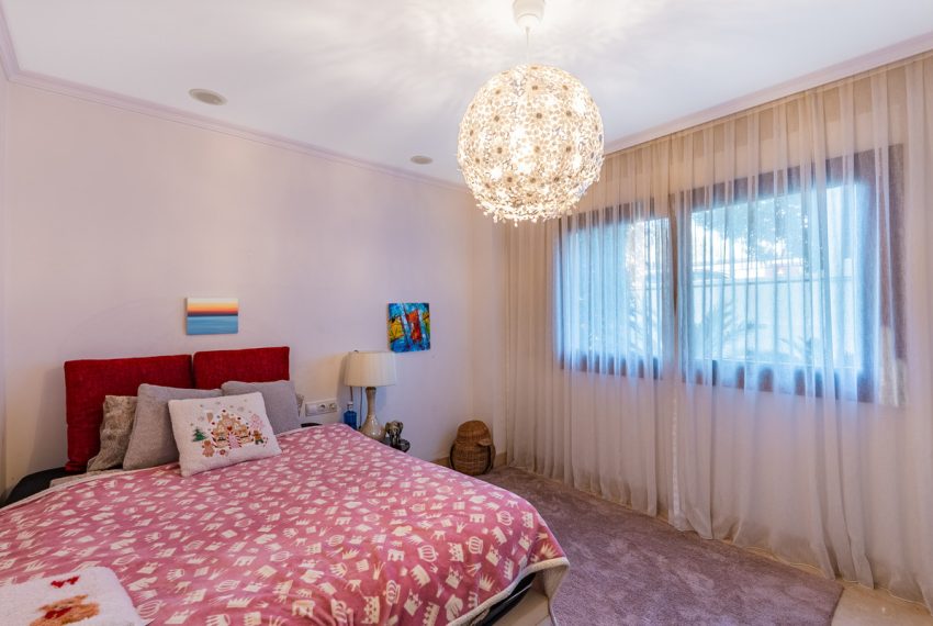 R5353000-Apartment-For-Sale-The-Golden-Mile-Ground-Floor-Apartment-2-Beds-244-Built-17