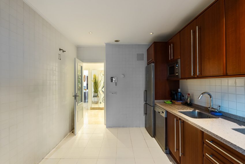 R5353000-Apartment-For-Sale-The-Golden-Mile-Ground-Floor-Apartment-2-Beds-244-Built-8