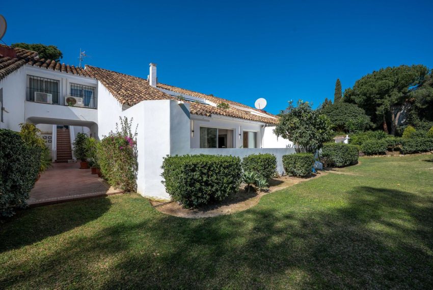 R5353525-Apartment-For-Sale-Nueva-Andalucia-Ground-Floor-Apartment-3-Beds-126-Built