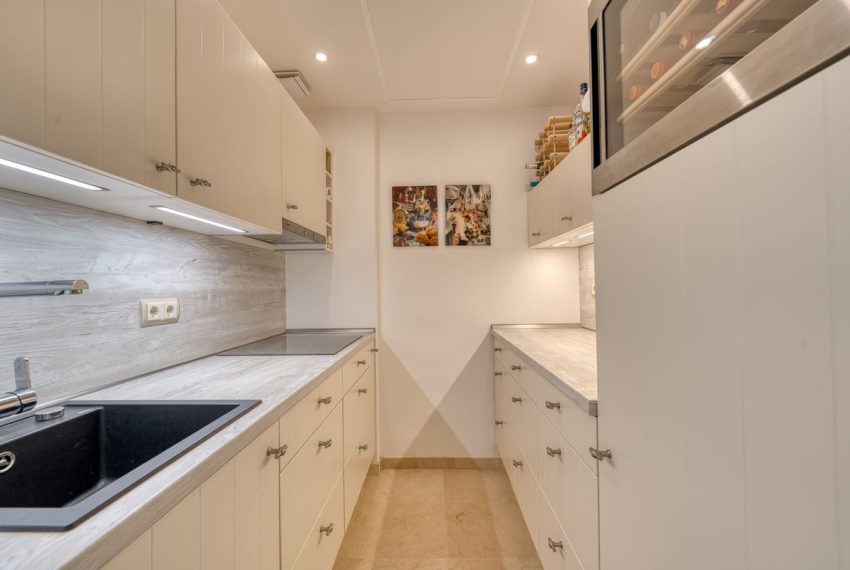 R5353651-Apartment-For-Sale-The-Golden-Mile-Top-Floor-Apartment-1-Beds-61-Built-10