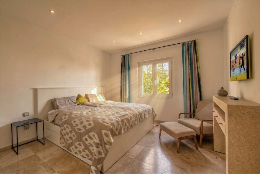 R5353651-Apartment-For-Sale-The-Golden-Mile-Top-Floor-Apartment-1-Beds-61-Built-12