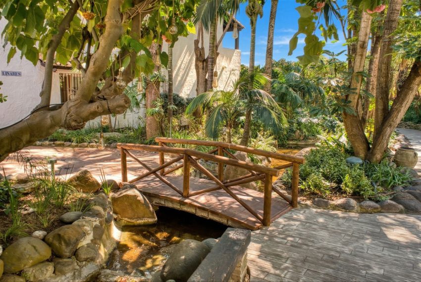 R5353651-Apartment-For-Sale-The-Golden-Mile-Top-Floor-Apartment-1-Beds-61-Built-17