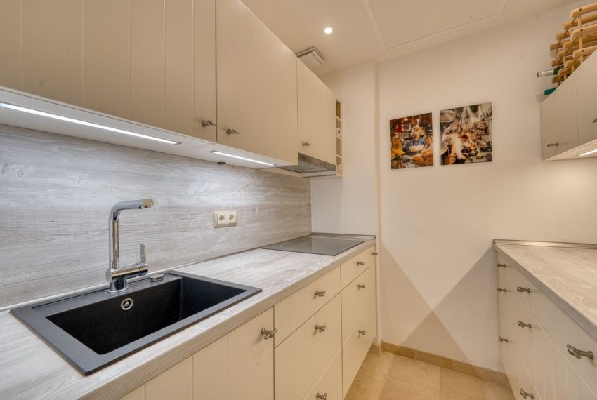 R5353651-Apartment-For-Sale-The-Golden-Mile-Top-Floor-Apartment-1-Beds-61-Built-6