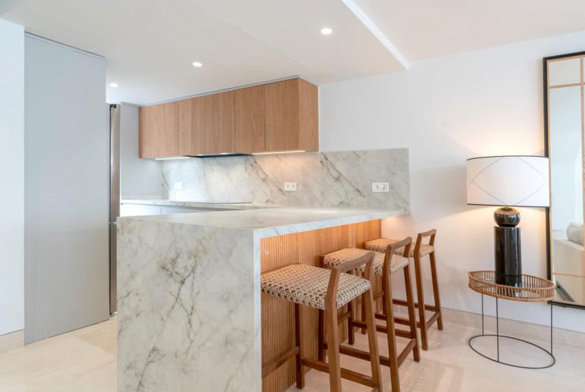 R5354806-House-For-Sale-The-Golden-Mile-Semi-Detached-House-5-Beds-220-Built-10