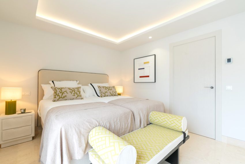 R5354806-House-For-Sale-The-Golden-Mile-Semi-Detached-House-5-Beds-220-Built-12