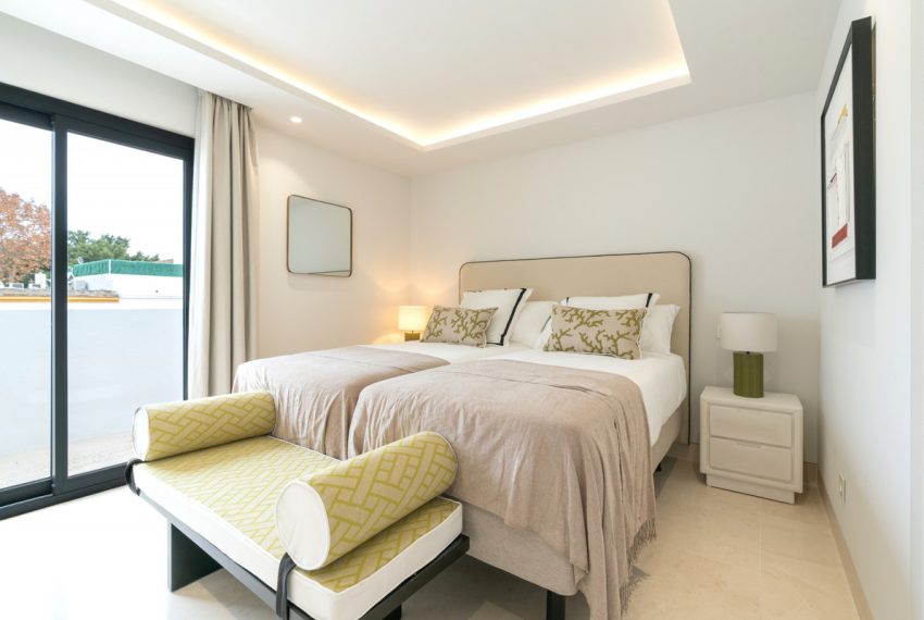 R5354806-House-For-Sale-The-Golden-Mile-Semi-Detached-House-5-Beds-220-Built-13